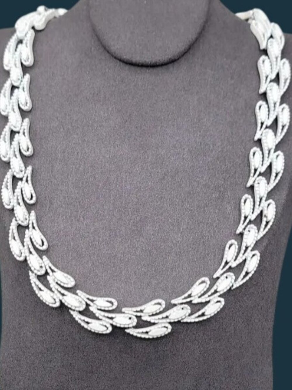 Vintage Monet White Enamel Paisley Leaf Link Statement Necklace Gold Tone 17"